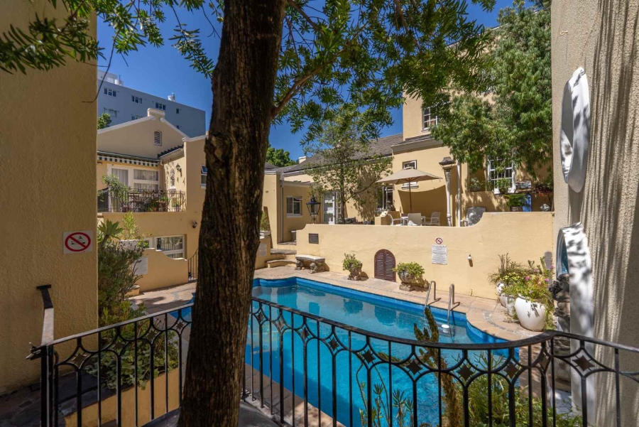 2 Bedroom Property for Sale in Green Point Western Cape